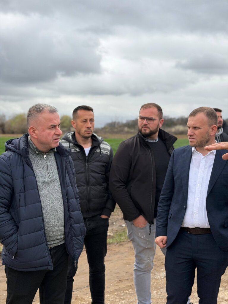 Kryetari i komunës Blerim Islami vizitoi punimet  që po zhvillohen në aksin rrugor Desovë – Dupjaçan